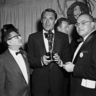 Cary Grant recebeu o prêmio por Ingrid Bergman